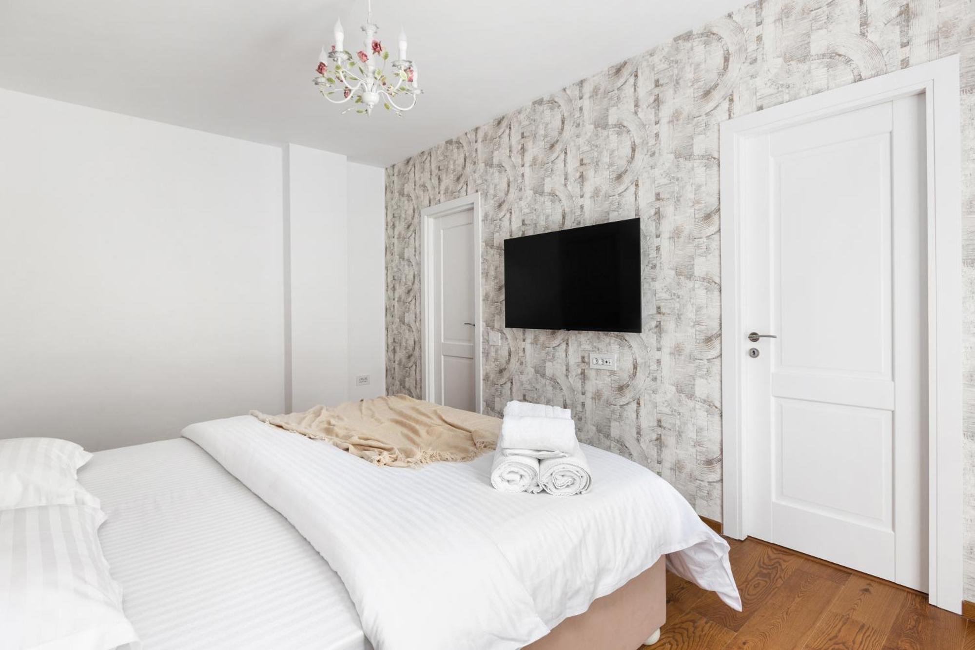 Peak Aparthotel - Old Town - By Cityhost 브라쇼브 외부 사진