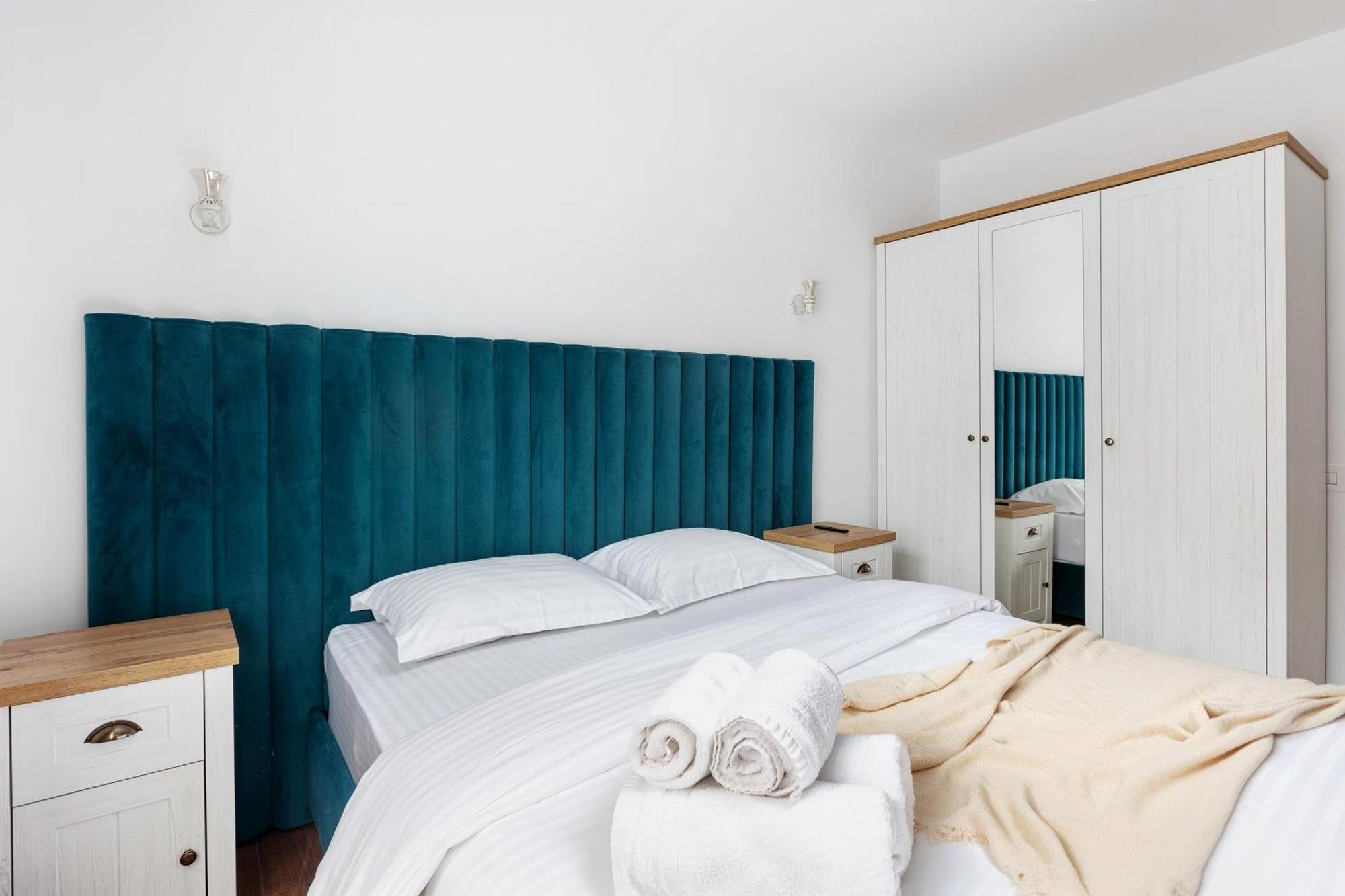Peak Aparthotel - Old Town - By Cityhost 브라쇼브 외부 사진