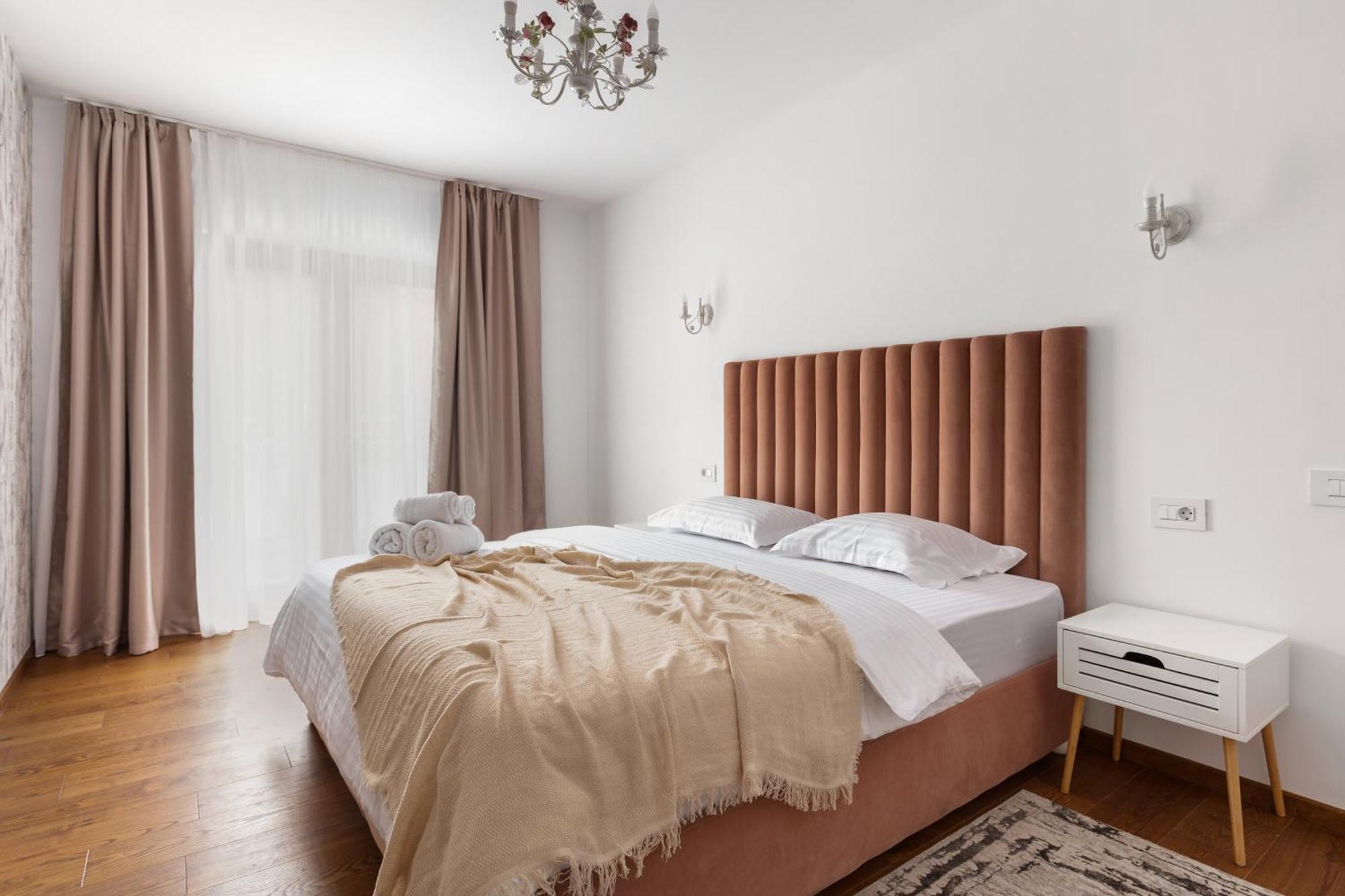 Peak Aparthotel - Old Town - By Cityhost 브라쇼브 외부 사진