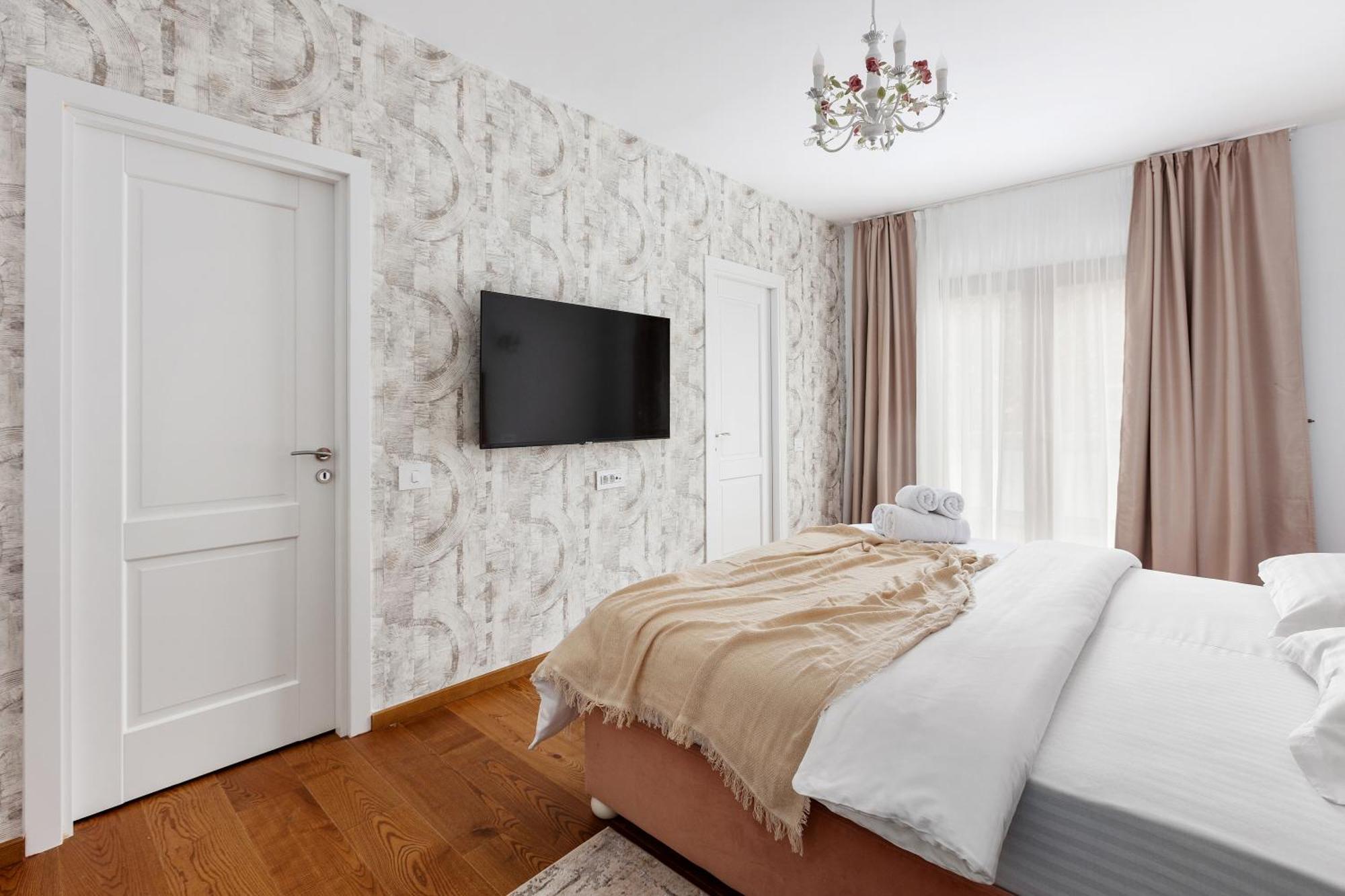 Peak Aparthotel - Old Town - By Cityhost 브라쇼브 외부 사진