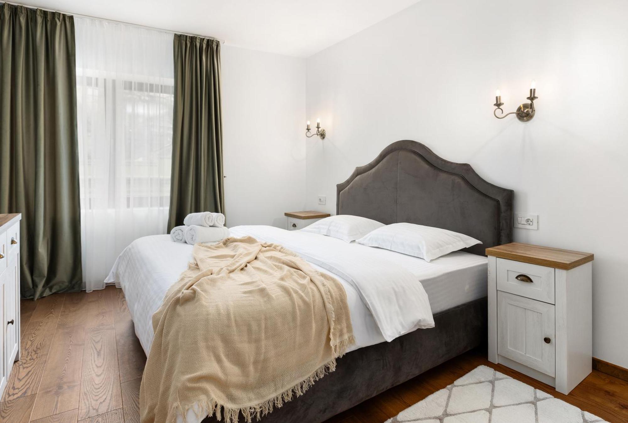 Peak Aparthotel - Old Town - By Cityhost 브라쇼브 외부 사진