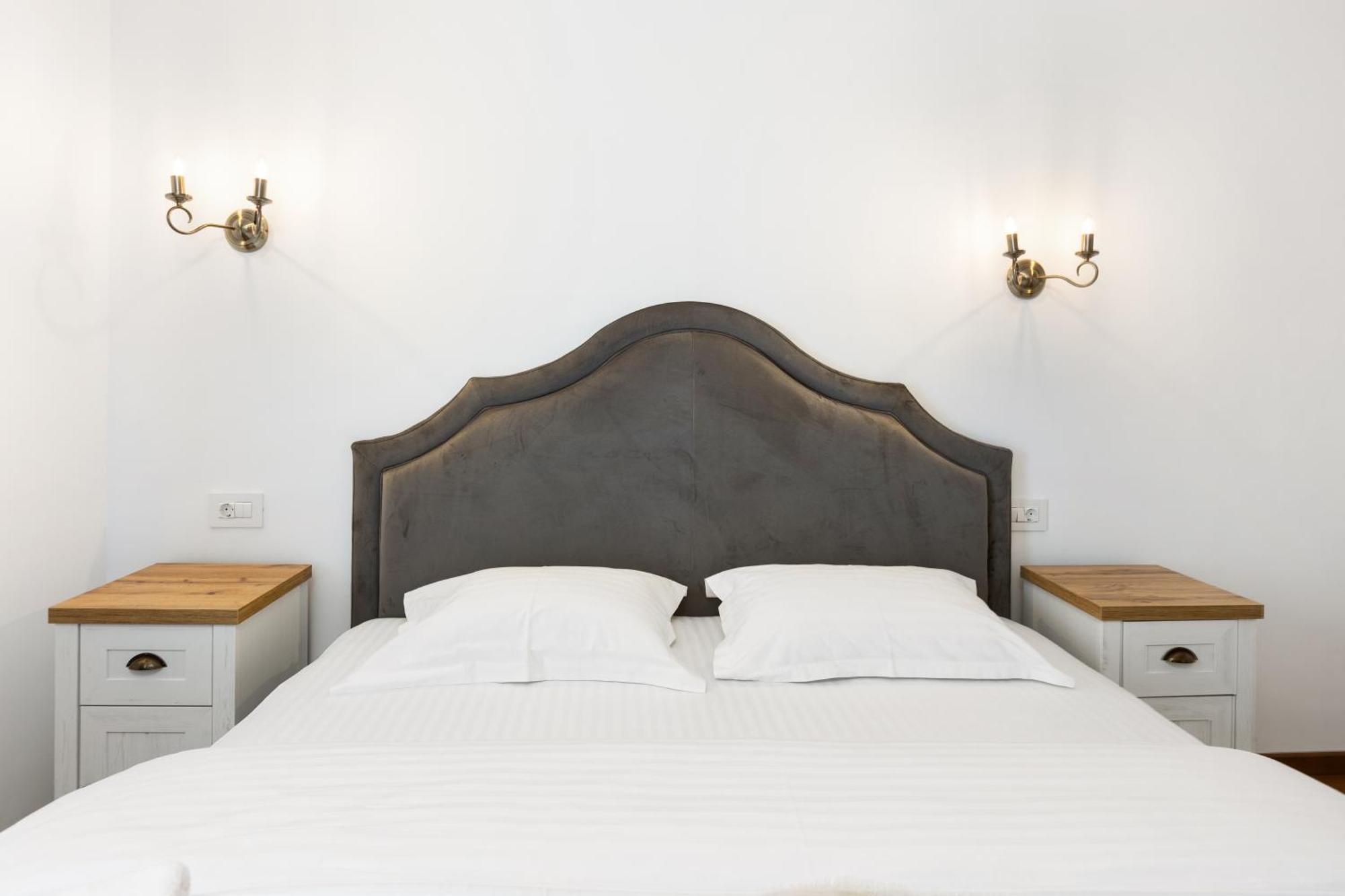 Peak Aparthotel - Old Town - By Cityhost 브라쇼브 외부 사진
