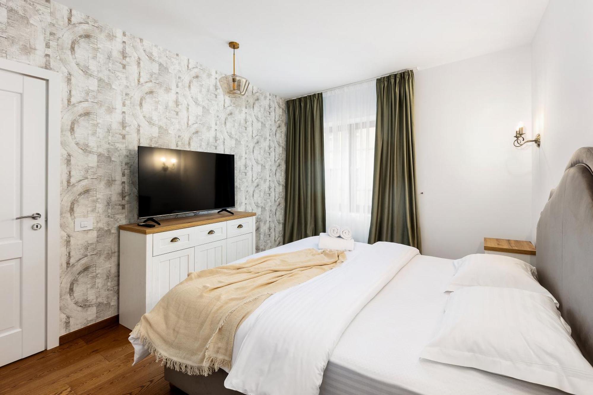 Peak Aparthotel - Old Town - By Cityhost 브라쇼브 외부 사진