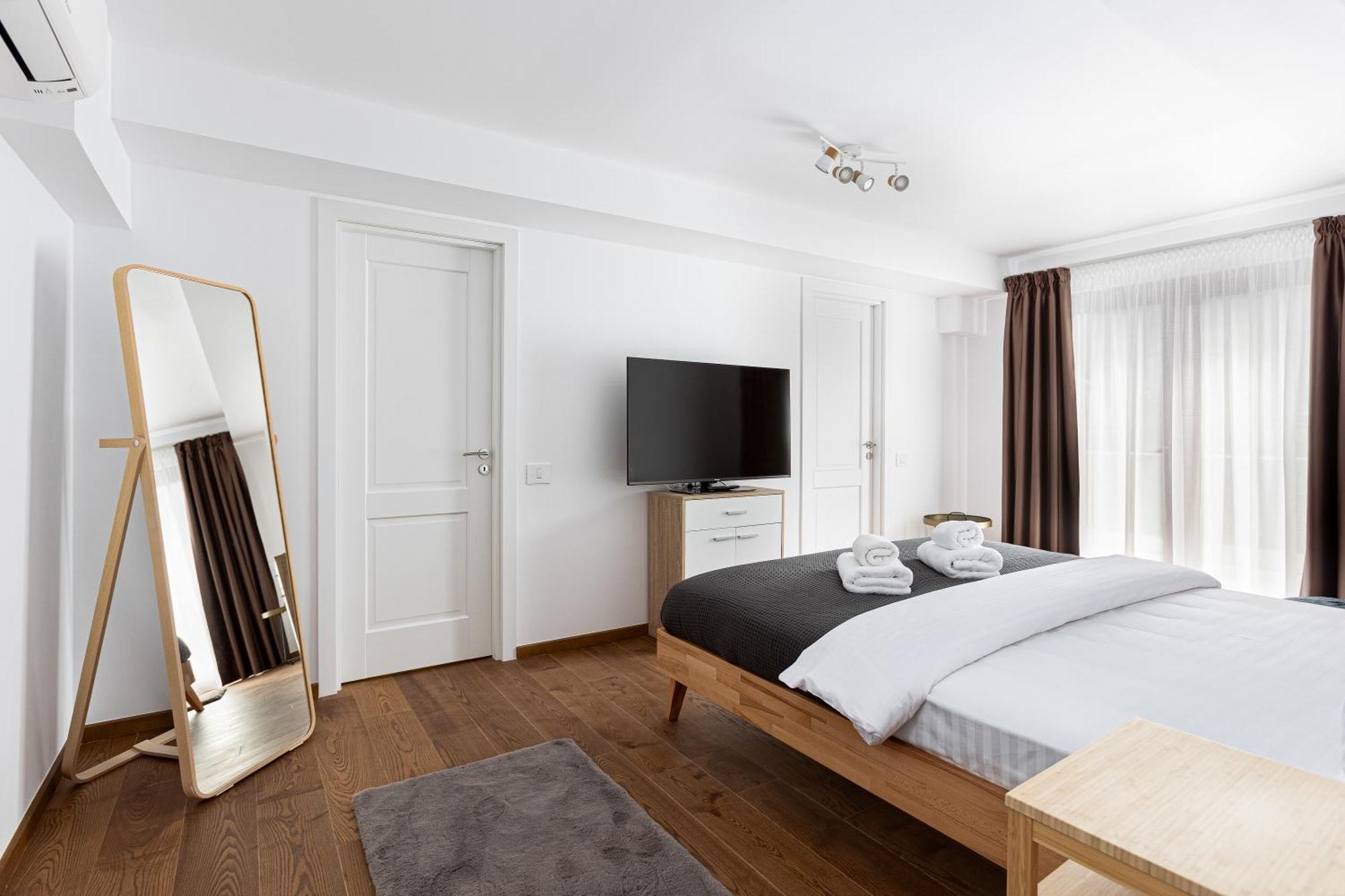Peak Aparthotel - Old Town - By Cityhost 브라쇼브 외부 사진