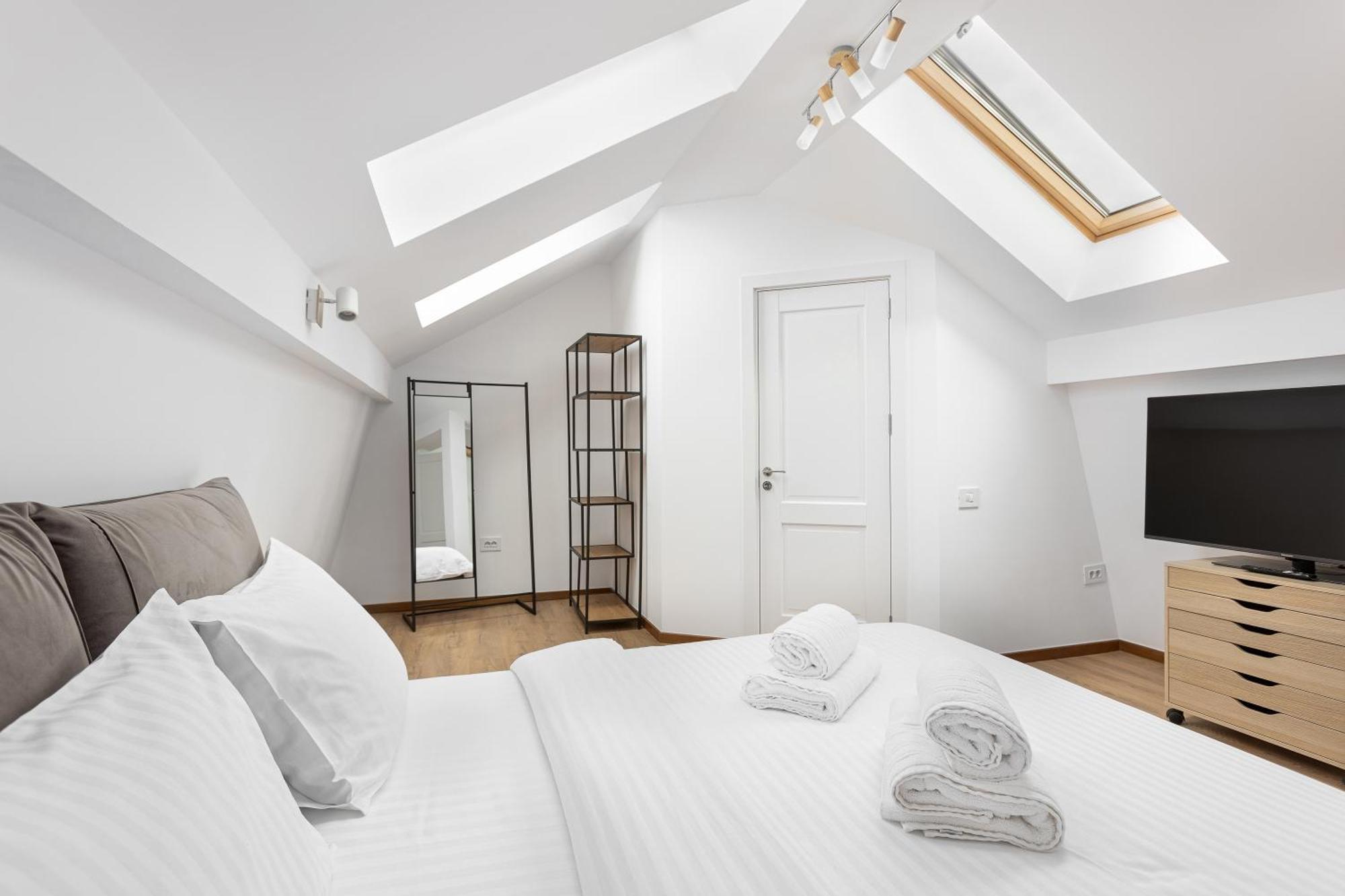 Peak Aparthotel - Old Town - By Cityhost 브라쇼브 외부 사진