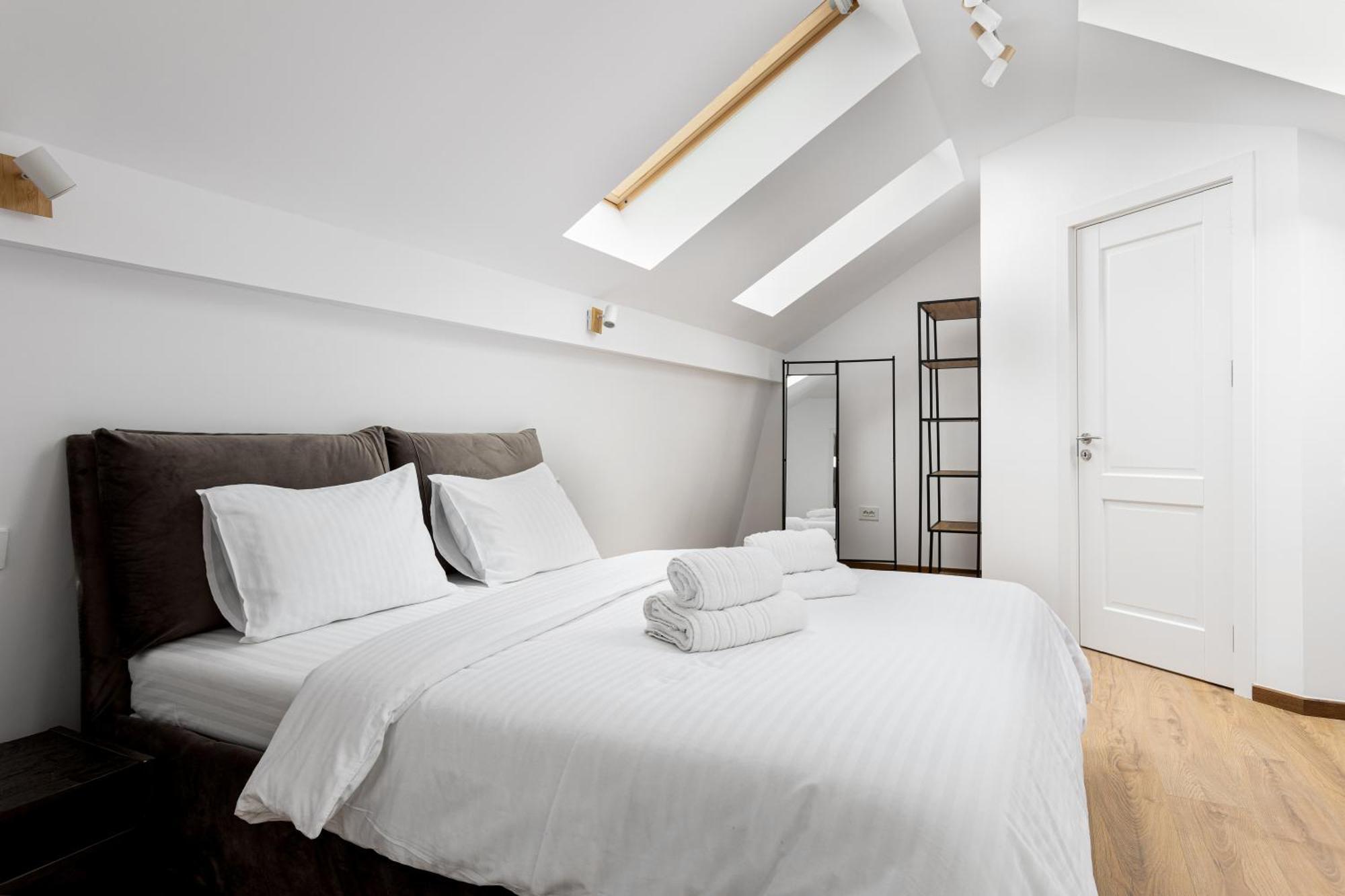 Peak Aparthotel - Old Town - By Cityhost 브라쇼브 외부 사진