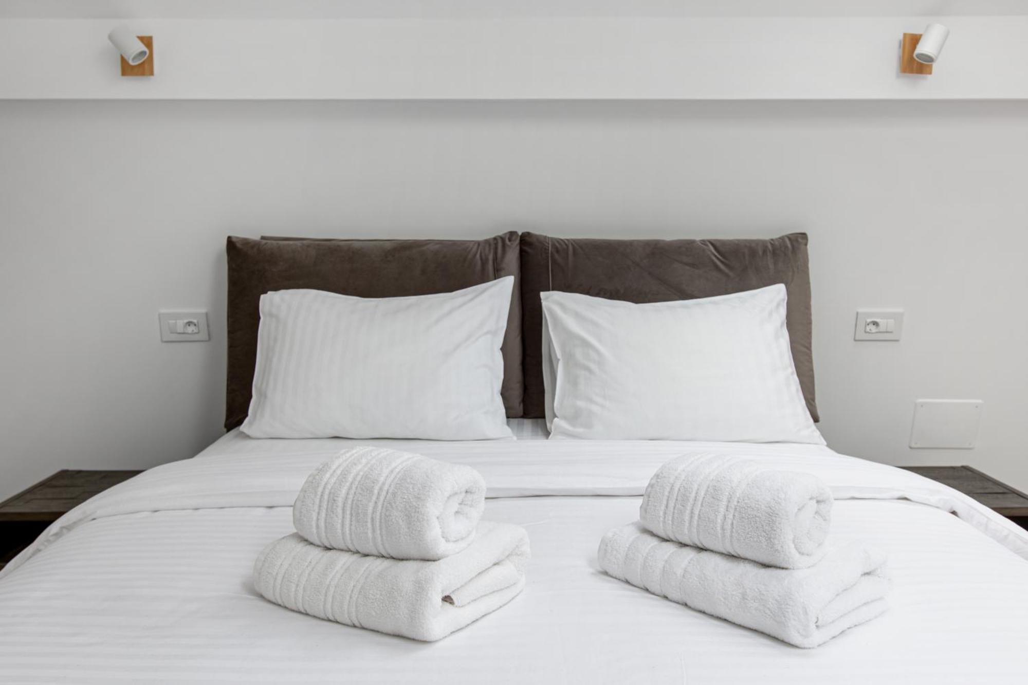 Peak Aparthotel - Old Town - By Cityhost 브라쇼브 외부 사진